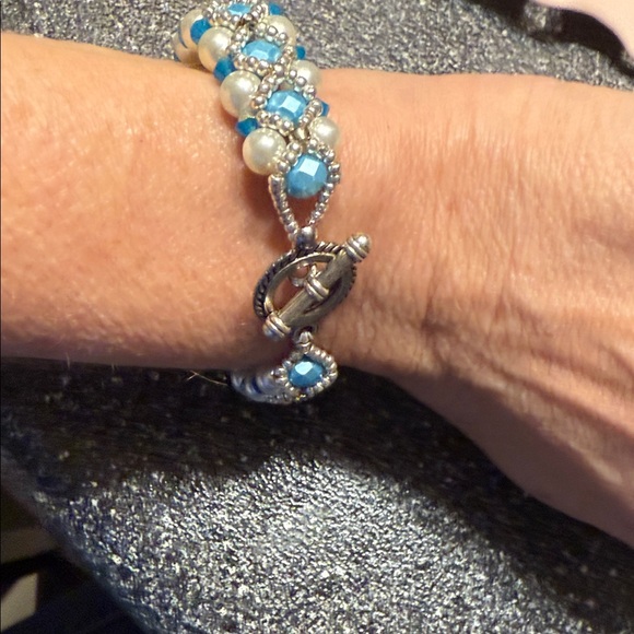 Elegant Blue and Silver Beaded Bracelet - Picture 3 of 5